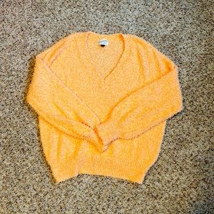 Women’s universal thread sweater size M